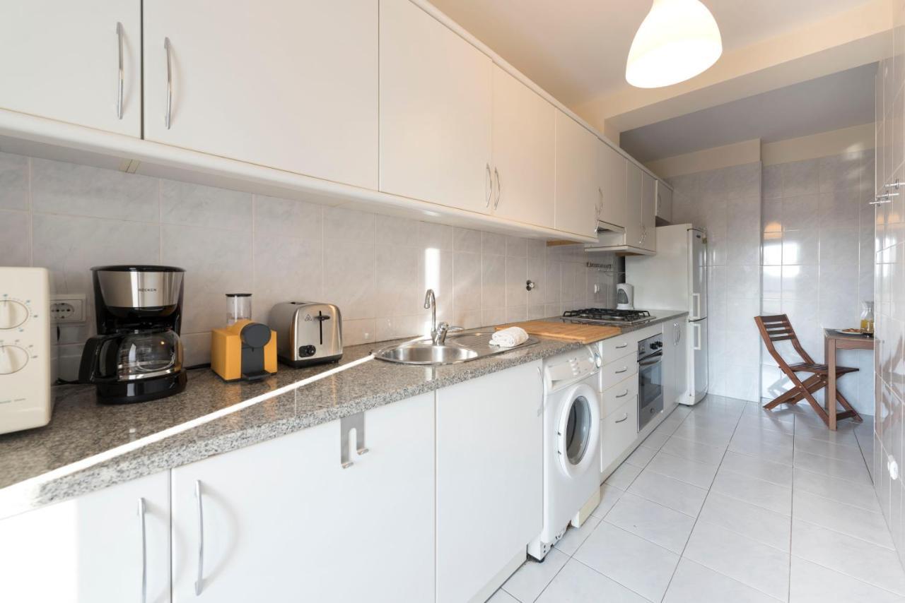 Lovelystay - Homey Feeling Flat W/ Free Parking Porto Exterior photo