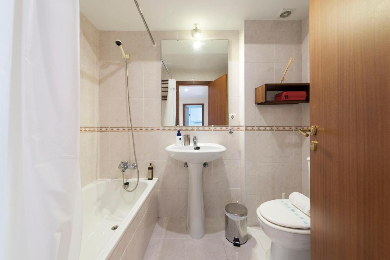 Lovelystay - Homey Feeling Flat W/ Free Parking Porto Exterior photo